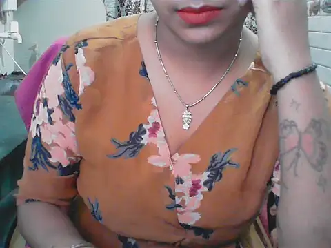 Snapshot of LovingPihu chatting on June 15, 2026, 5:20 am LovingPihu online show from June 15, 2026, 5:20 am