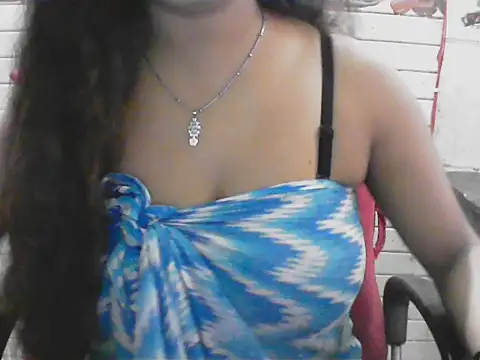 Snapshot of LovingPihu chatting on June 16, 2026, 4:37 am LovingPihu online show from June 16, 2026, 4:37 am