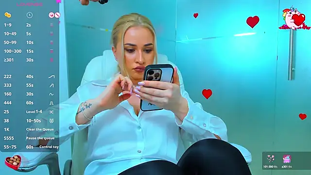 Snapshot of sassy_madeline chatting on February 26, 2025, 12:05 am sassy madeline online show from February 26, 2025, 12:05 am