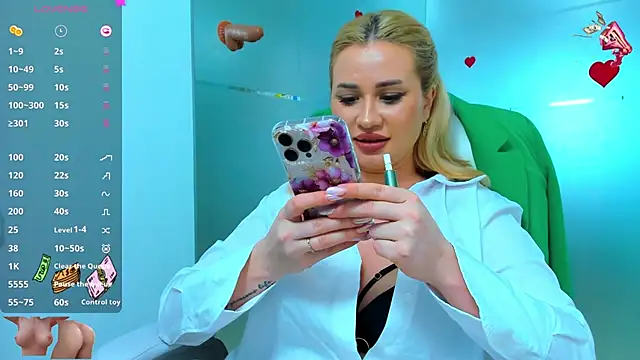 Snapshot of sassy_madeline chatting on March 14, 2025, 11:00 pm sassy madeline online show from March 14, 2025, 11:00 pm