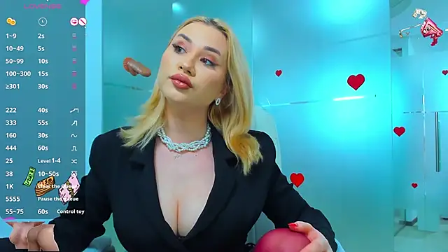 Snapshot of sassy_madeline chatting on March 20, 2025, 7:35 pm sassy madeline online show from March 20, 2025, 7:35 pm