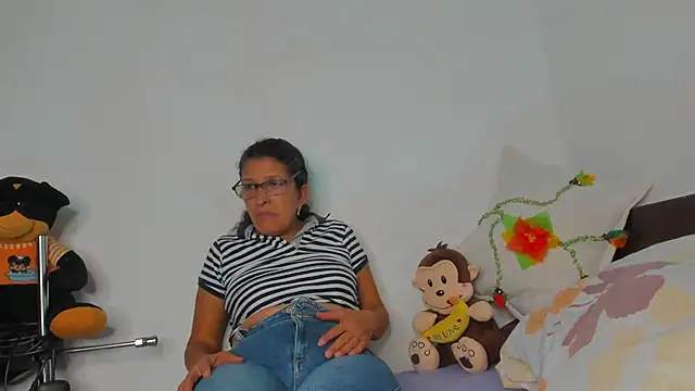Snapshot of Keyla_Milf chatting on July 24, 2026, 2:09 am Keyla Milf online show from July 24, 2026, 2:09 am