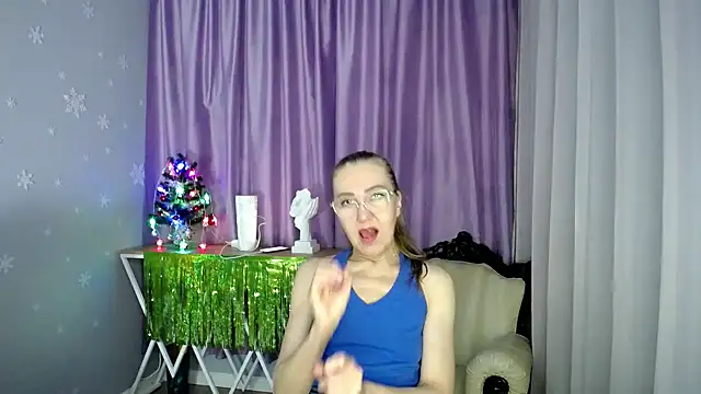 Snapshot of queen_a_n_i chatting on December 29, 2024, 5:44 pm queen a n i online show from December 29, 2024, 5:44 pm