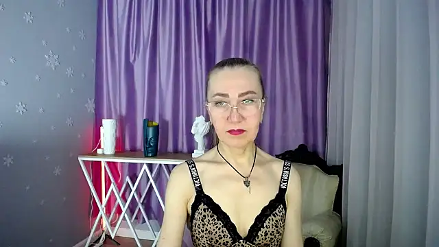 Snapshot of queen_a_n_i chatting on January 17, 2025, 1:46 pm queen a n i online show from January 17, 2025, 1:46 pm