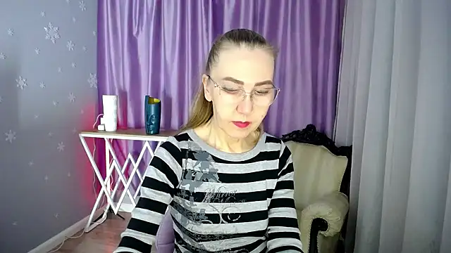 Snapshot of queen_a_n_i chatting on January 30, 2025, 12:27 pm queen a n i online show from January 30, 2025, 12:27 pm