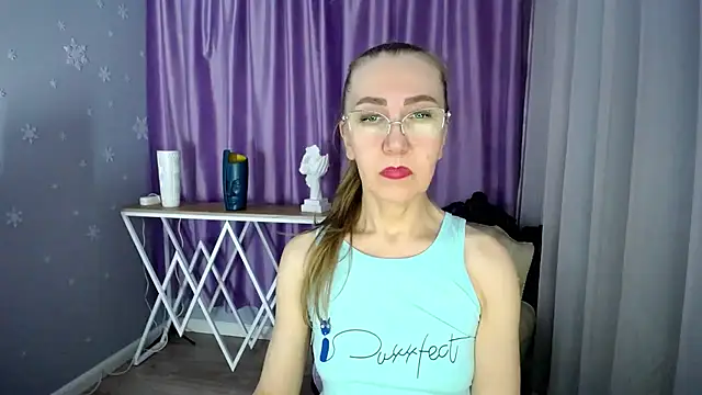 Snapshot of queen_a_n_i chatting on February 1, 2025, 11:54 am queen a n i online show from February 1, 2025, 11:54 am