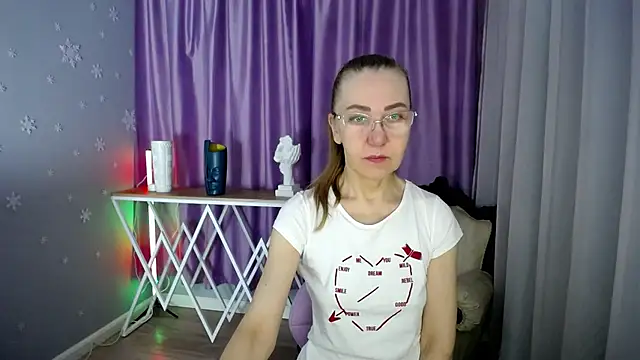 Snapshot of queen_a_n_i chatting on February 10, 2025, 7:26 am queen a n i online show from February 10, 2025, 7:26 am