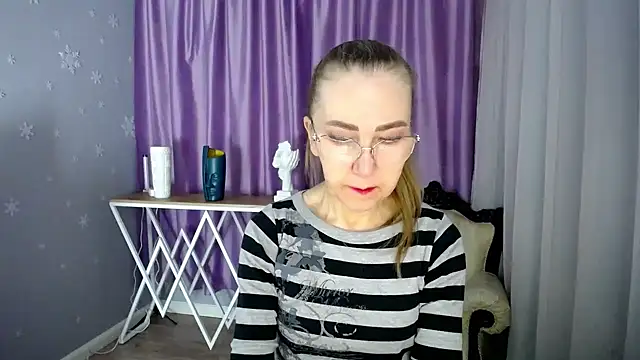 Snapshot of queen_a_n_i chatting on February 22, 2025, 12:08 pm queen a n i online show from February 22, 2025, 12:08 pm