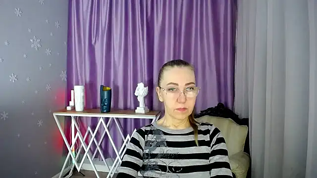 Snapshot of queen_a_n_i chatting on February 24, 2025, 3:33 am queen a n i online show from February 24, 2025, 3:33 am