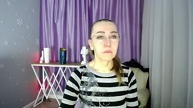 Snapshot of queen_a_n_i chatting on March 6, 2025, 8:19 am queen a n i online show from March 6, 2025, 8:19 am