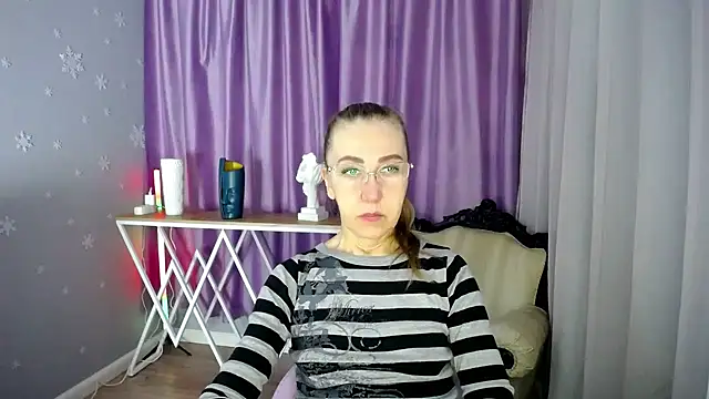 Snapshot of queen_a_n_i chatting on March 7, 2025, 6:13 am queen a n i online show from March 7, 2025, 6:13 am