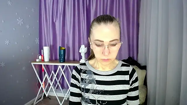 Snapshot of queen_a_n_i chatting on March 8, 2025, 8:55 am queen a n i online show from March 8, 2025, 8:55 am