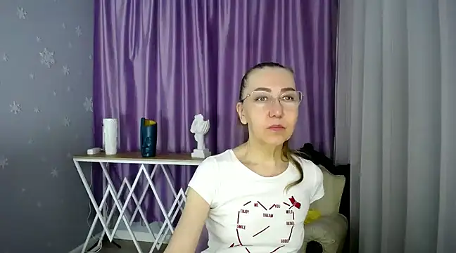 Snapshot of queen_a_n_i chatting on March 15, 2025, 8:15 am queen a n i online show from March 15, 2025, 8:15 am