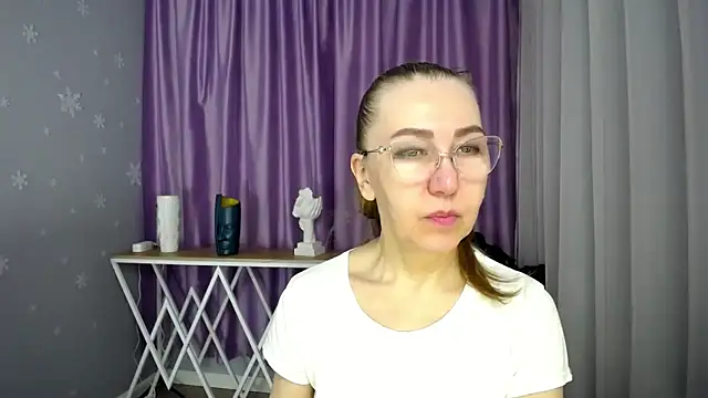 Snapshot of queen_a_n_i chatting on March 23, 2025, 6:58 am queen a n i online show from March 23, 2025, 6:58 am