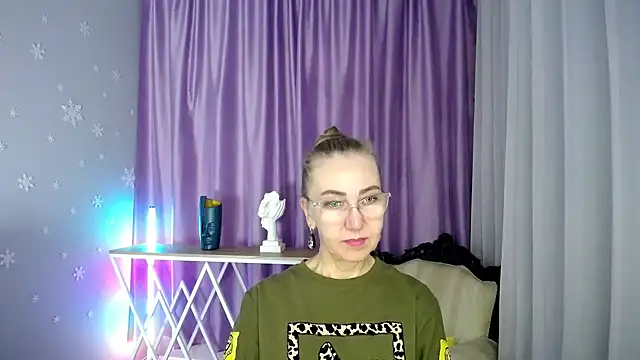 Snapshot of queen_a_n_i chatting on September 9, 2025, 8:14 am queen a n i online show from September 9, 2025, 8:14 am