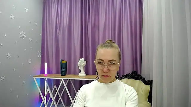 Snapshot of queen_a_n_i chatting on September 19, 2025, 9:00 am queen a n i online show from September 19, 2025, 9:00 am