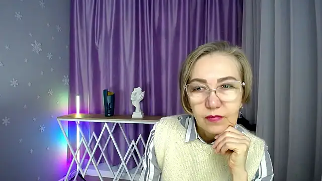 Snapshot of queen_a_n_i chatting on October 10, 2025, 6:45 am queen a n i online show from October 10, 2025, 6:45 am