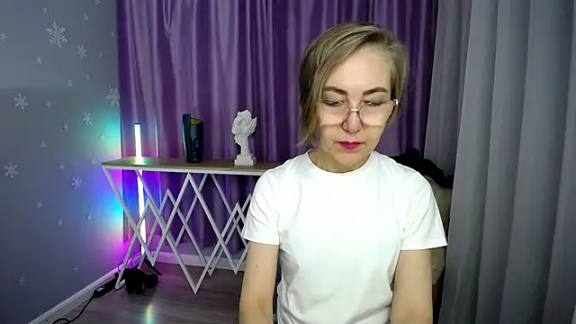 Snapshot of queen_a_n_i chatting on October 17, 2025, 7:22 am queen a n i online show from October 17, 2025, 7:22 am