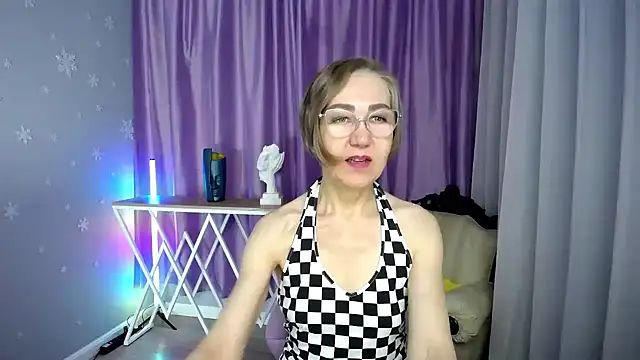 Snapshot of queen_a_n_i chatting on October 31, 2025, 1:45 pm queen a n i online show from October 31, 2025, 1:45 pm