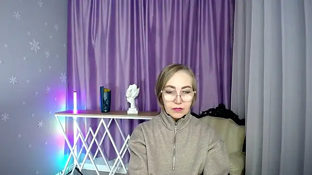 Snapshot of queen_a_n_i chatting on November 7, 2025, 11:21 am queen a n i online show from November 7, 2025, 11:21 am