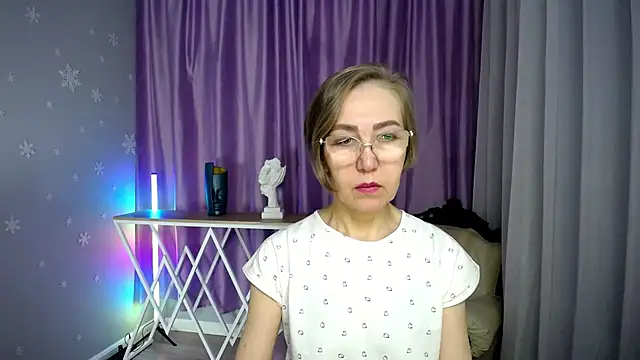 Snapshot of queen_a_n_i chatting on November 13, 2025, 8:57 am queen a n i online show from November 13, 2025, 8:57 am