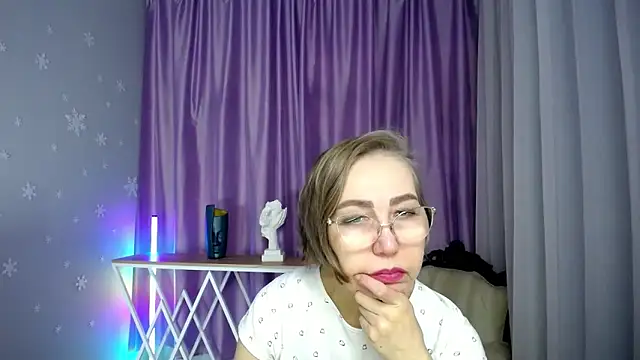 Snapshot of queen_a_n_i chatting on November 14, 2025, 10:03 am queen a n i online show from November 14, 2025, 10:03 am