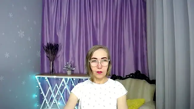 queen a n i online show from April 23, 2026, 9:52 am