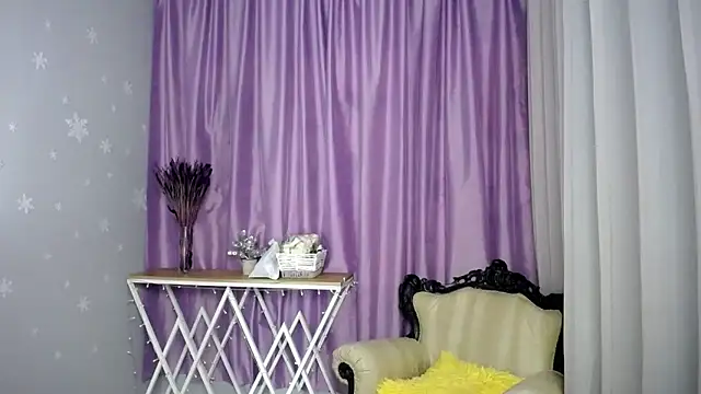 queen a n i online show from April 28, 2026, 7:24 am
