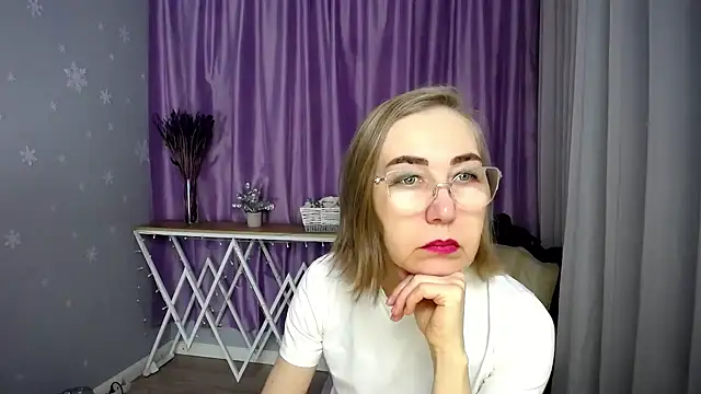 queen a n i online show from May 2, 2026, 6:40 am