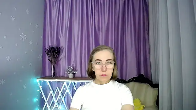 queen a n i online show from May 3, 2026, 7:14 am