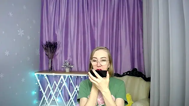 queen a n i online show from May 6, 2026, 9:36 am