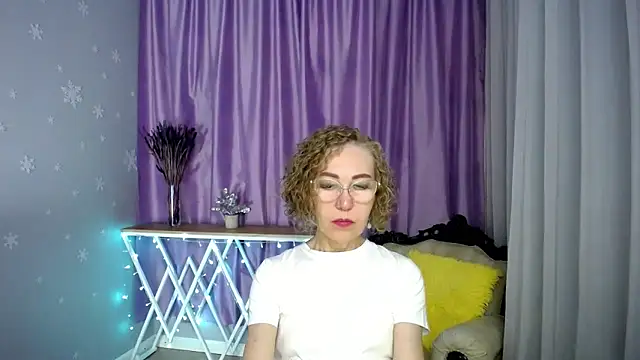 queen a n i online show from May 24, 2026, 7:35 am