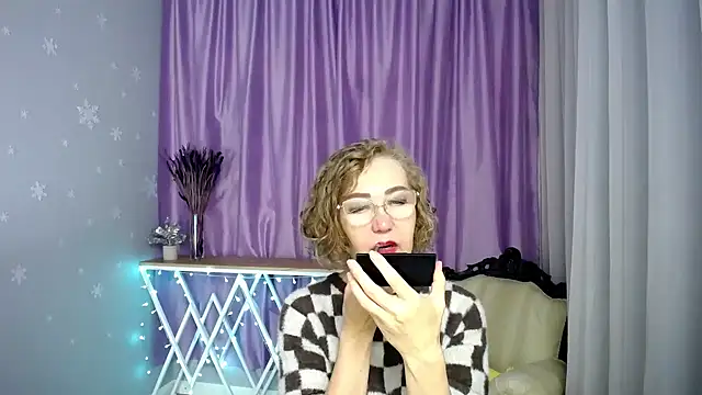 queen a n i online show from June 1, 2026, 8:27 am