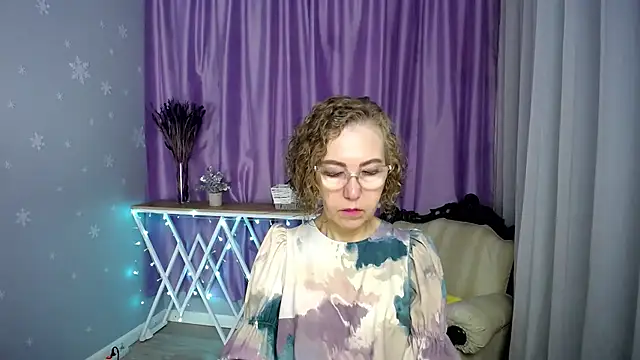 queen a n i online show from June 20, 2026, 5:54 am