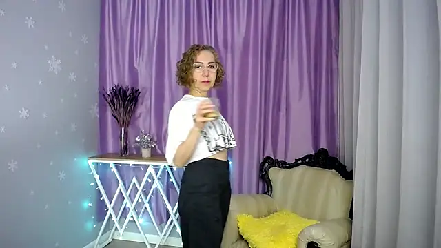 queen a n i online show from June 28, 2026, 8:20 am
