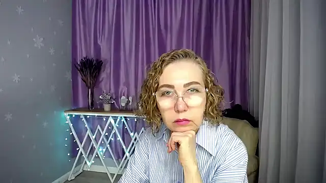queen a n i online show from July 9, 2026, 8:07 am