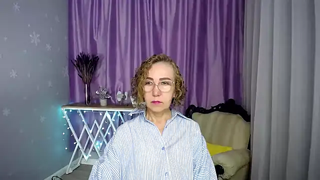 queen a n i online show from July 22, 2026, 6:16 am