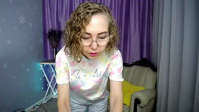 queen a n i online show from July 28, 2026, 5:58 am