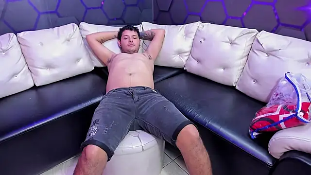 Blow2job-Lat online show from February 5, 2026, 3:11 am