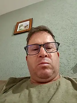 Snapshot of tavio1 chatting on February 8, 2026, 12:47 am tavio1 online show from February 8, 2026, 12:47 am