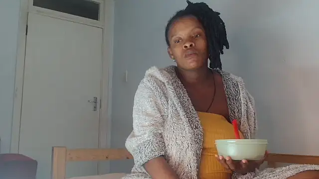 Snapshot of BlondQ2003 chatting on October 22, 2025, 1:50 am BlondQ2003 online show from October 22, 2025, 1:50 am