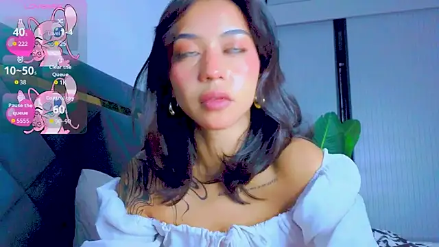 Mia Tin online show from September 12, 2025, 2:17 pm