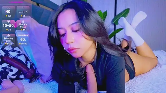 Mia Tin online show from February 12, 2026, 8:59 pm