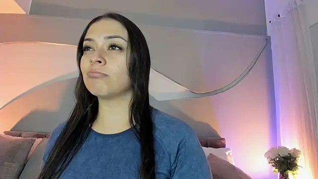 Nicolle W online show from February 16, 2026, 11:50 am