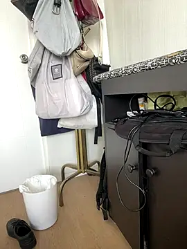 DulceMya6 online show from November 4, 2025, 1:21 pm