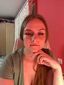 Snapshot of SophiaSweet_ chatting on March 7, 2026, 5:32 pm SophiaSweet online show from March 7, 2026, 5:32 pm