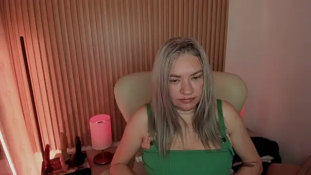 MarianL0ve online show from March 19, 2025, 10:44 am