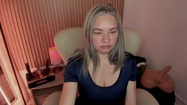 MarianL0ve online show from March 20, 2025, 10:43 am