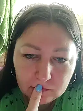 Snapshot of Rini333 chatting on June 9, 2026, 9:43 am Rini333 online show from June 9, 2026, 9:43 am