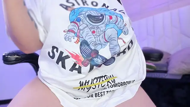 Snapshot of io_chie_ chatting on December 3, 2025, 4:09 am io chie online show from December 3, 2025, 4:09 am